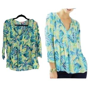 Lilly Pulitzer Daylen Tunic Blouse Size M Pleated Front VNeck Top Hawaiian Print
